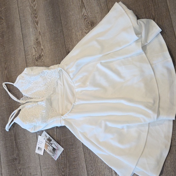 Ivory dress, decorative back.  Size M New w/tags. - Picture 2 of 6